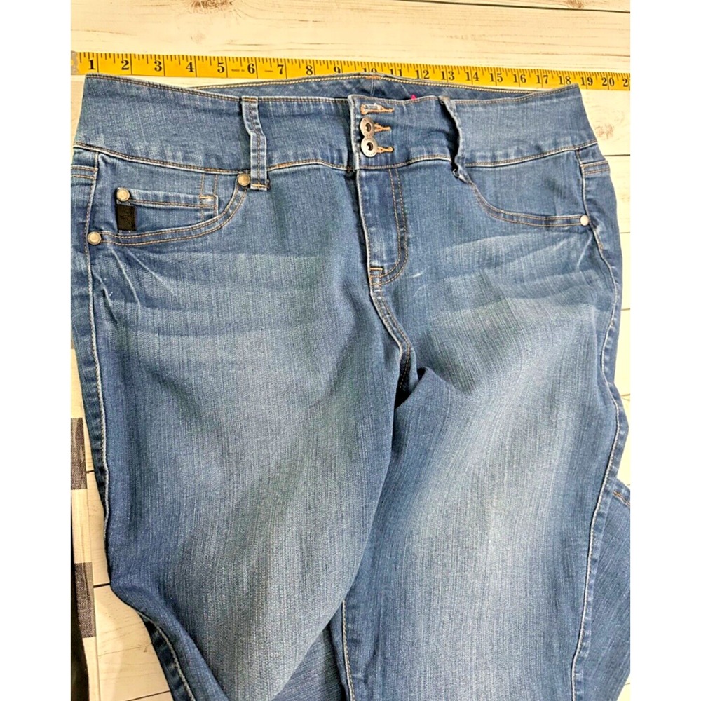 Torrid Stretch Denim Ankle Cropped Medium Wash Jeans Women's Size 16W - Picture 4 of 10